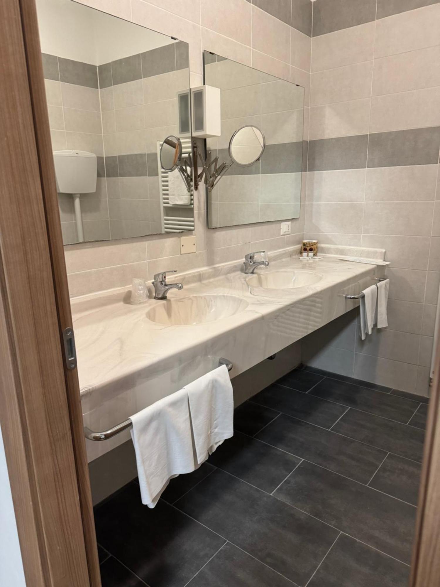 Hotel La Torre 포르미지네 외부 사진